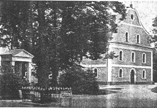 Bukowiec (niem. Buchwald, czes. Bukovn&iacute;k) 1930 rok. Kości&oacute;ł Ewangelicki i obok pomnik poległych w I wojnie światow