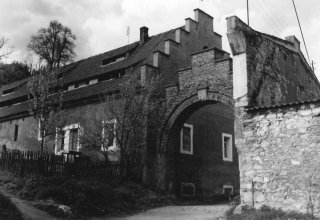 Dąbrowica, dawny Folwark Pałacowy. Foto z 1995 roku.