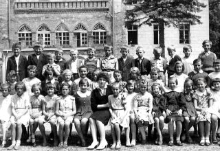 Mysłakowice, szkoła. Klasa V. Wychowawca pani A. Dobrochłop. 1959 r.