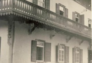 Mysłakowice 1960 rok. Willa Liegnitz (mała szkoła) tuż przed remontem/dostosowaniem do szkoły. Własność PGR.