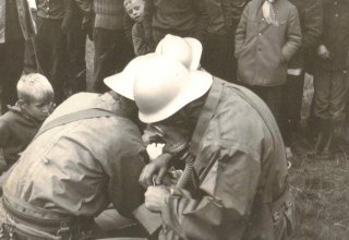 Szkolenie z Obrony Cywilnej. Foto z archiwum DZPLn "Orzeł" Mysłakowice. Lata 60-te