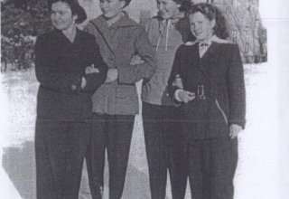 1956 rok. Nauczyciele Szkoły Podstawowej w Mysłakowicach. 