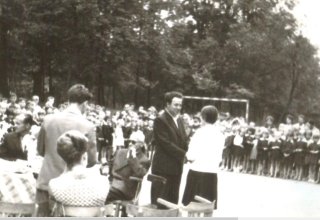 Uroczyste zebranie w Szkole Podstawowej, Mysłakowice. Lata 60-te