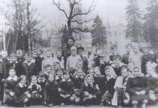 1968 rok. Szkoła w Mysłakowicach. Klasa V