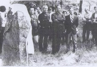Odsłonięcie  obelisku ku pamięci Mieczysława Orłowicza, park w Mysłakowicach 1986 rok.    