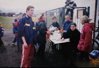 Jesień 2000 roku. GOK Mysłakowice organizuje biegi przełajowe. 
