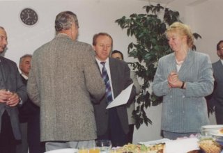 1997 rok. Przydział mieszkań dla poszkodowanych od powodzi. Mysłakowice 