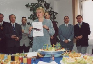 1997 rok. Przydział mieszkań dla poszkodowanych od powodzi. Mysłakowice 