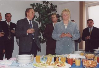 1997 rok. Przydział mieszkań dla poszkodowanych od powodzi. Mysłakowice 