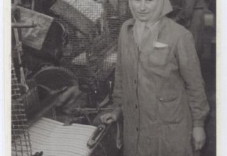 Pracownica tkalni DZPLn "Orzeł" Mysłakowice Pani Janina Twardowska. 1968 rok