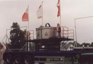 Wielki garnek w drodze do Karpacza. 2002 rok