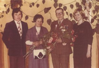 Złote Gody Państwa Gr&oacute;dk&oacute;w. 1980 rok. Urząd stanu cywilnego w Gminie Mysłakowice.
