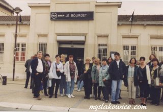 Pracownicy Szkoły Podstawowej w Mysłakowicach na wycieczce w Paryżu. 2000 rok