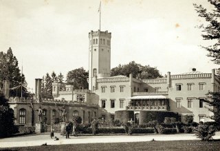 Pałac w Mysłakowicach ( niem. Zillerthal-Erdmannsdorf, Erdmannsdorf), w 1912 roku.
