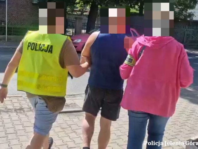 Za pomocą łomu próbował włamać się do bankomatu w Karpaczu- został zatrzymany