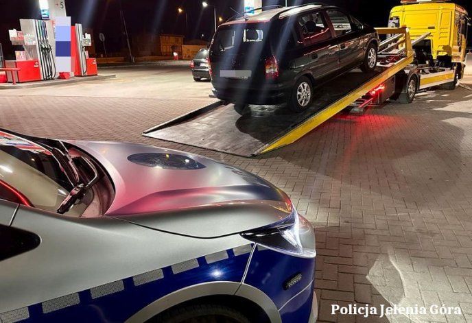  33-latek mimo tego, że pił wsiadł za kierownicę i w myśl nowych przepisów stracił auto