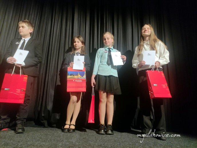 Z ostatniej chwili! Uczennica SP w Mysłakowicach Jaśmina Śliwa w gronie najlepszych recytatorów w województwie!