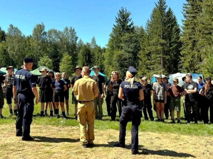 Policjanci sprawdzali bezpieczeństwo dzieci na obozie harcerskim w Szklarskiej Porębie