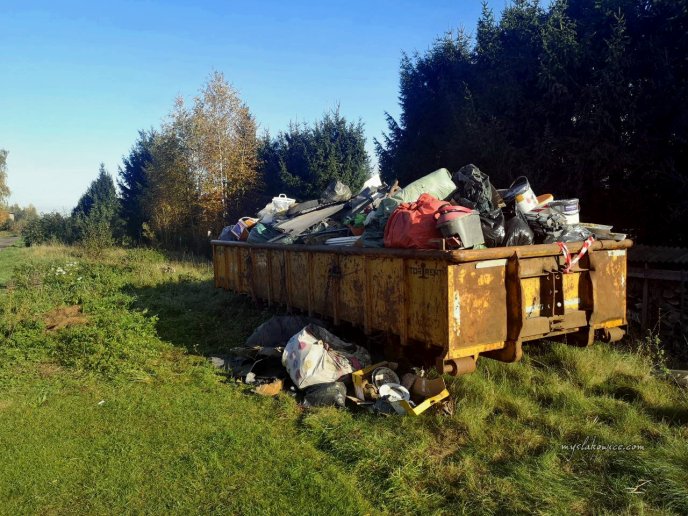 Nielegalne składowanie odpadów w Mysłakowicach. Kto poniesie koszty?